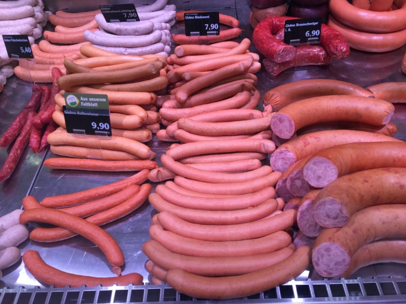 charcuterie-NICE-min_sausages_meat_butchery-1069321